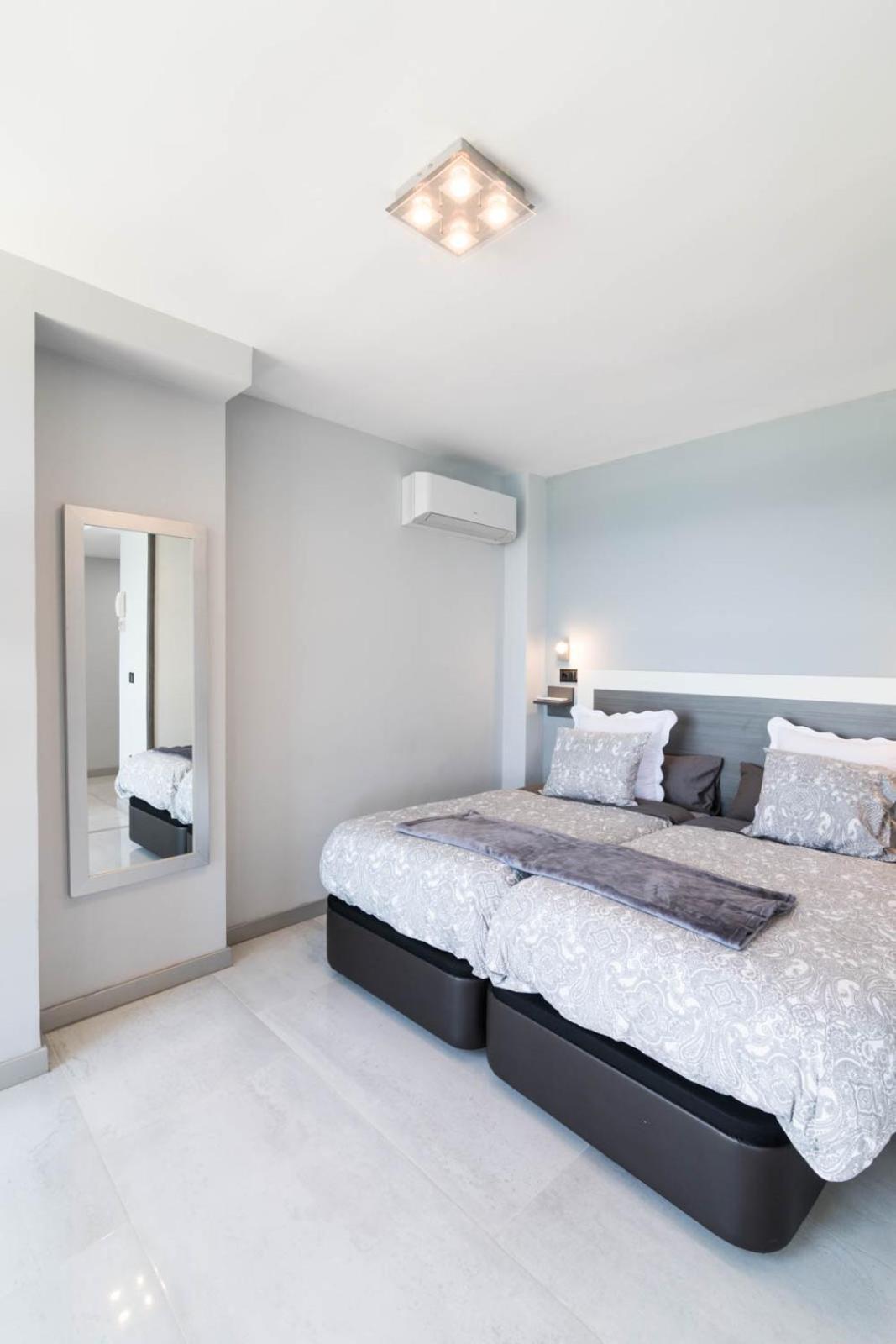 Deluxe Supreme Apartment Малага Екстериор снимка