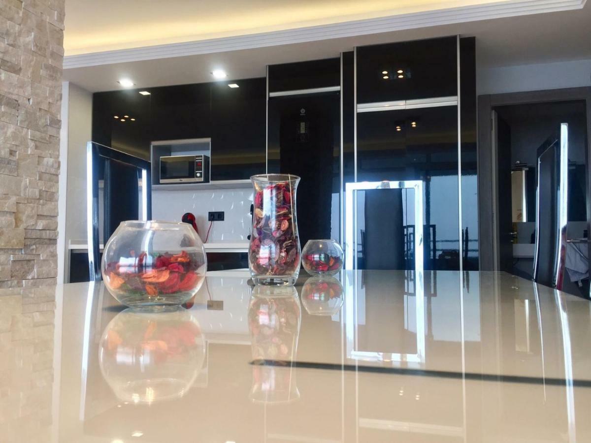 Deluxe Supreme Apartment Малага Екстериор снимка