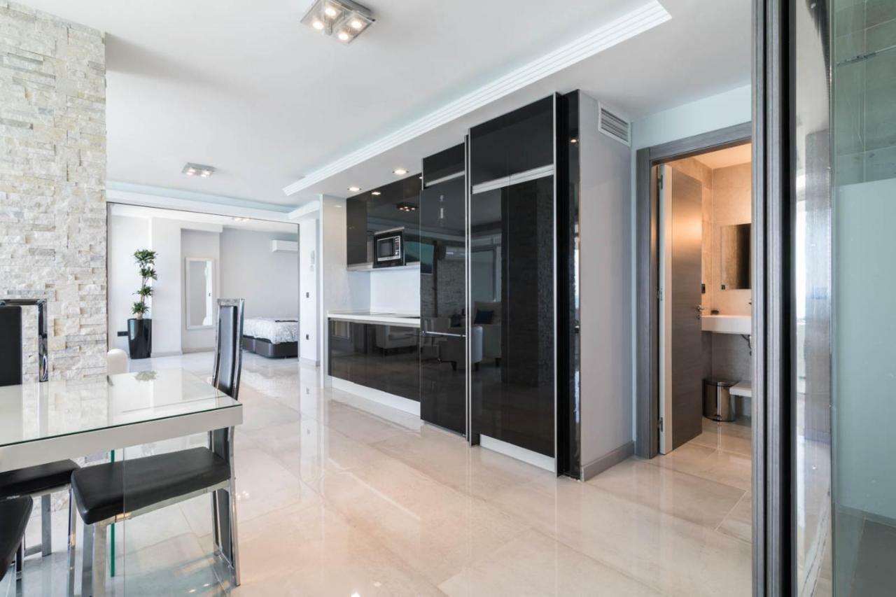 Deluxe Supreme Apartment Малага Екстериор снимка